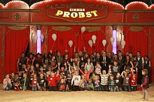 Dianino im Zirkus Probst Gruppenbild